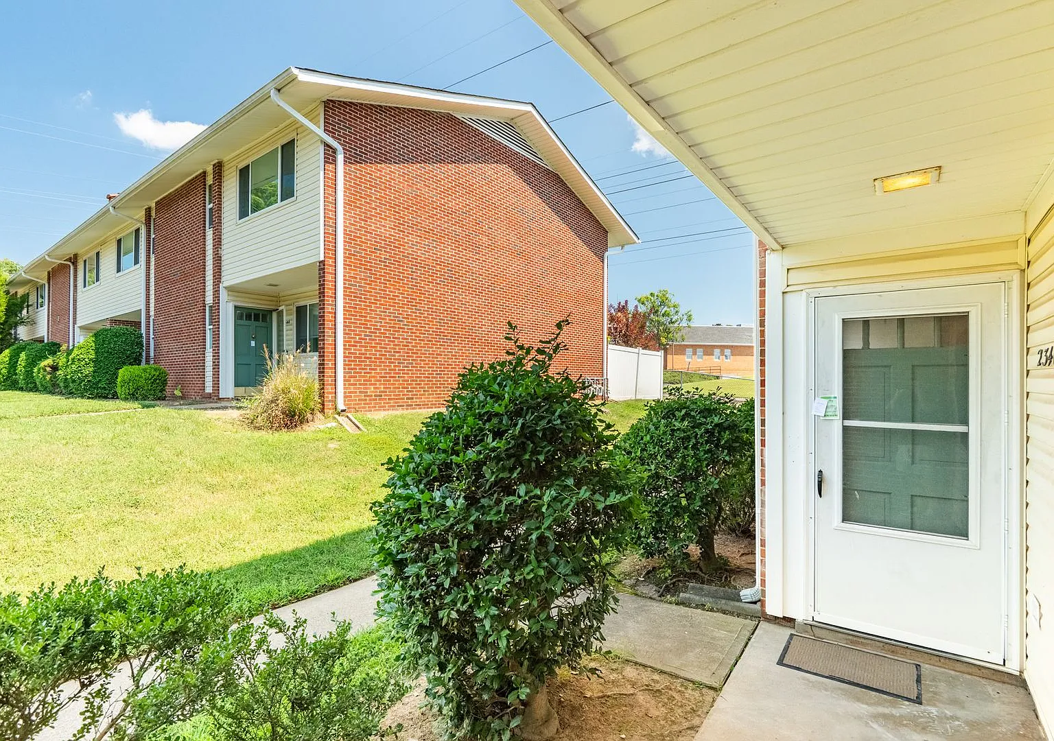 **Move in Special** 3 Bedroom Townhouse Across from NCSU Centennial Campus! Available Now — Photo 3