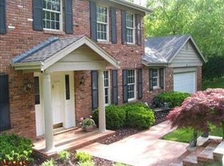 1909 Wolfcreek Pass Ct, Ballwin, MO 63011