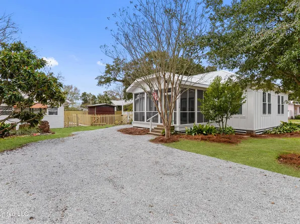 128 Bookter St, Bay Saint Louis, MS 39520
