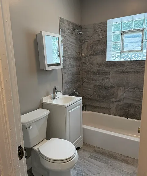 2035 N Kildare Ave #1E — Photo 3