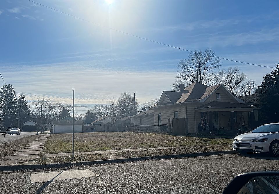 1st image of 2041 Plum St