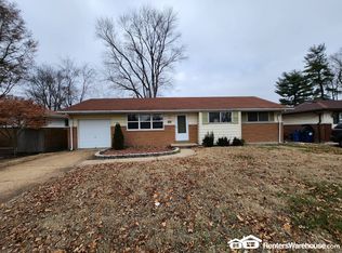 10 Ridgelawn Ct, Florissant, MO 63031