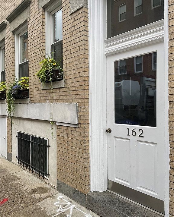 1st image of 162 Endicott St APT 2
