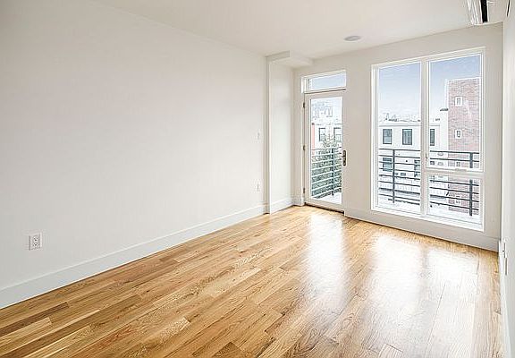 4th image of 138 Quincy St #6