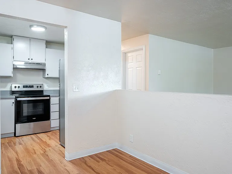 Pacific Village | Kitchen