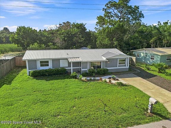 3rd image of 2405 Dolphin Rd