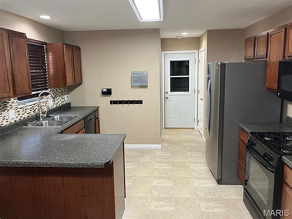 2nd image of 506 E Brook Dr