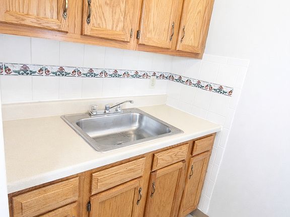 Hardwood 1 Bedroom (Unit 207)