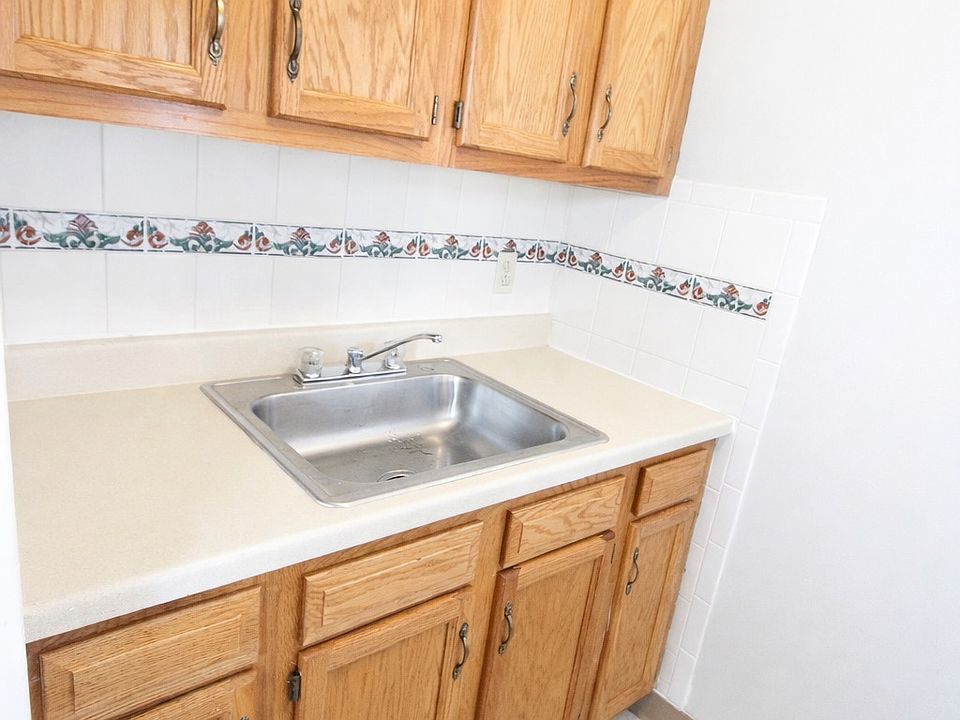 Hardwood 1 Bedroom (Unit 207)