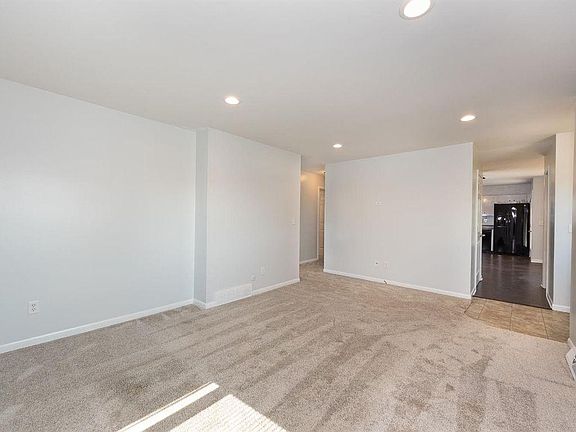 5th image of 176 Wexford Dr