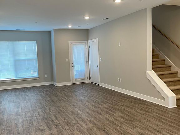 5th image of 727 N Illinois St Unit 206