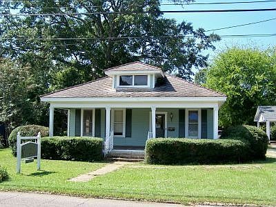 1st image of 915 High School Ave
