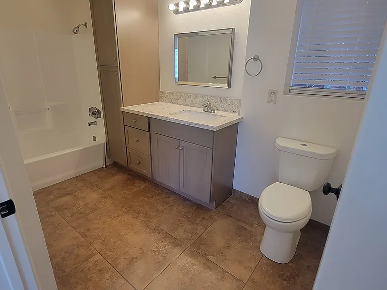 4025 Oakwood Ave #2 — Photo 8