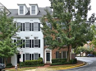 8800 Hunting Lodge Ct, Vienna, VA 22182