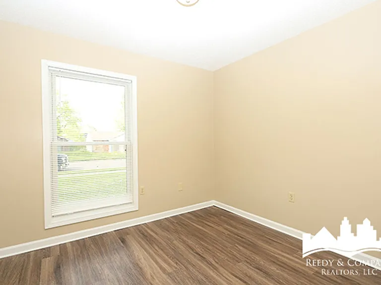 453 Fox Valley Dr — Photo 7