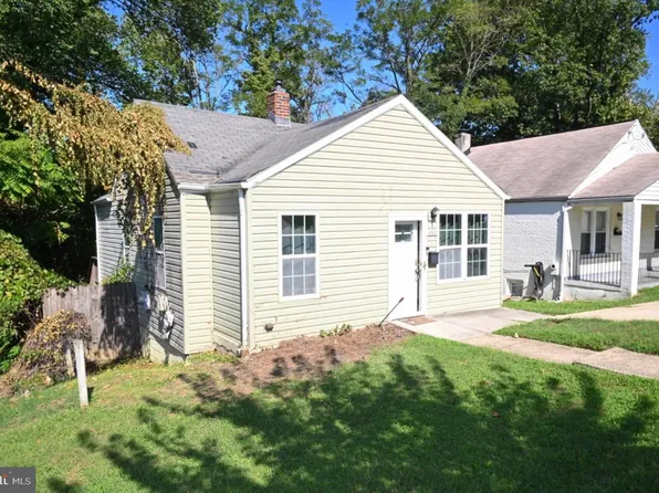 4800 Deanwood Dr, Capitol Heights, MD 20743