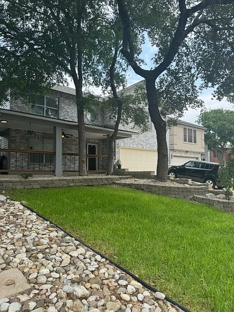 4 bed, 2.5 bath, 2253 sqft, $2,100 — Photo 2