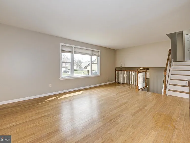 76 Argyle Ave — Photo 13