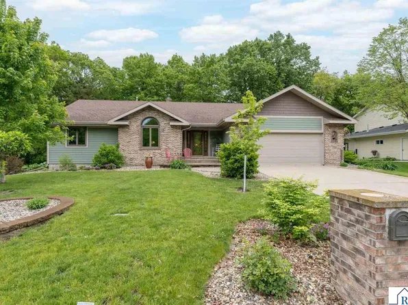 25 Crown Hill Ln, Mankato, MN 56001