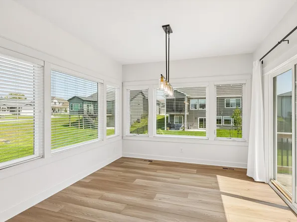 875 NW Frescott Cir, Waukee, IA 50263