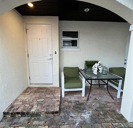 3rd image of 252 Oleander Ave APT 5
