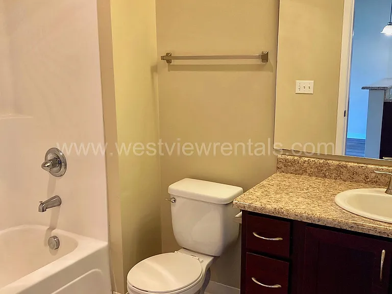 200 E Maple St — Photo 440