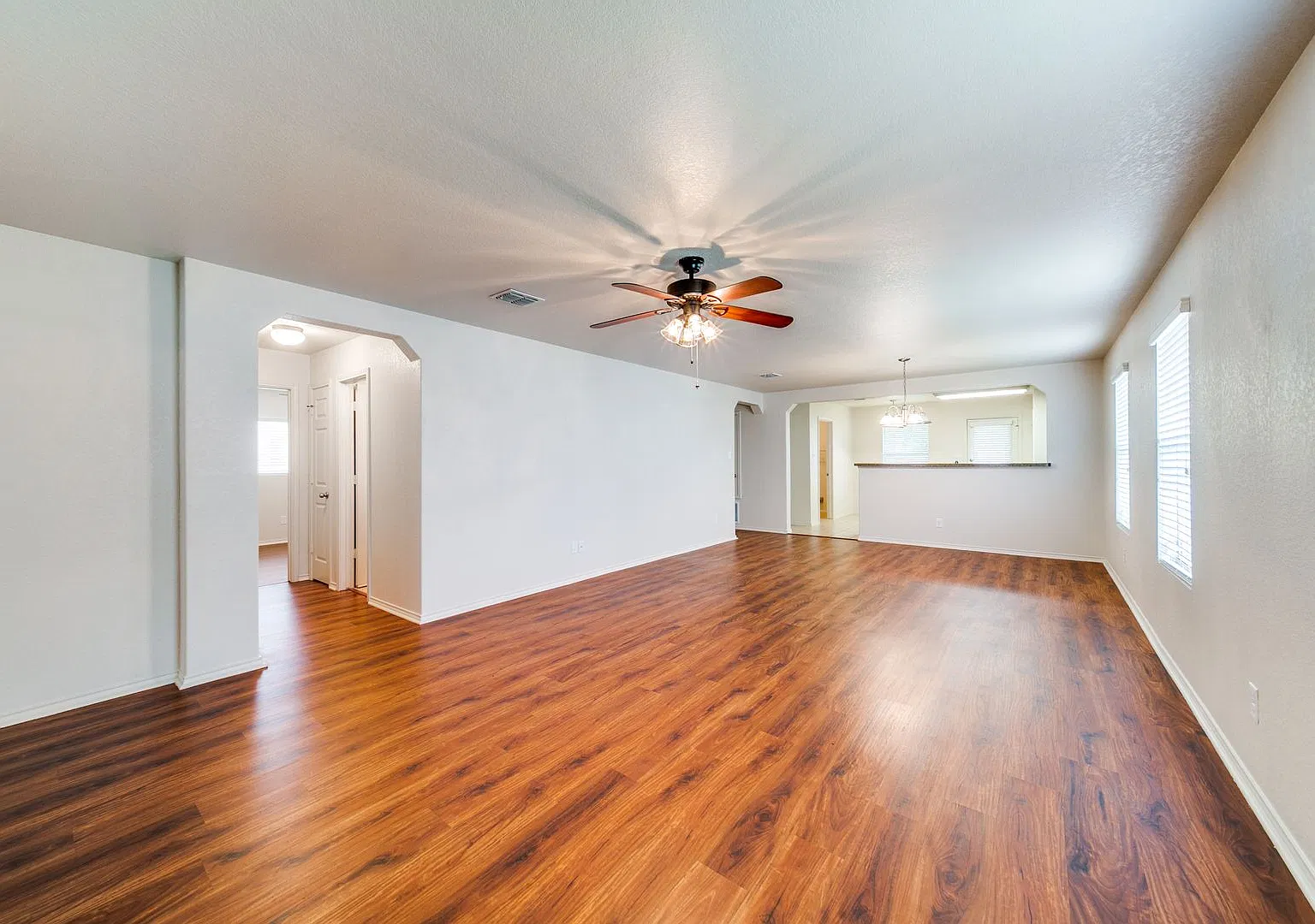 Charming 3-Bedroom Home in Selma | No Carpet | Covered Patio | Near Randolph AFB — Photo 2