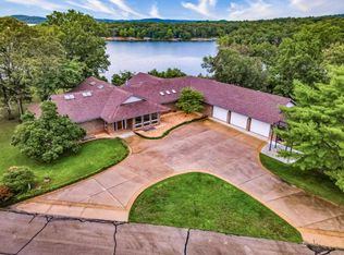 289 Water Point Ln, Reeds Spring, MO 65737