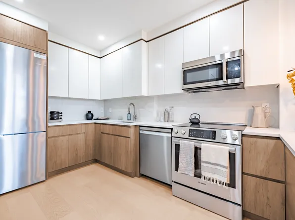 11-52 44th Drive image 3 of 9