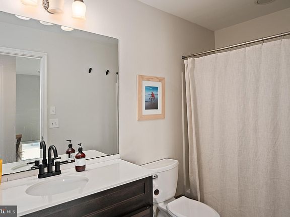 5th image of 1412 Long Beach Blvd #B