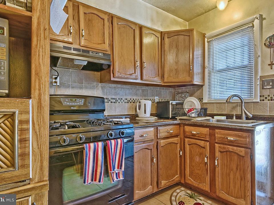 2nd image of 2937 Waldorf Ave