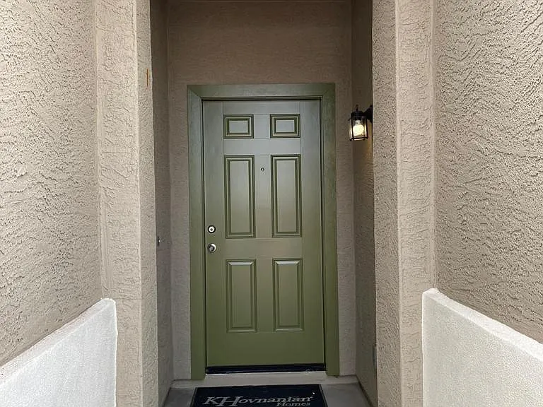249 W Tropical Dr — Photo 2
