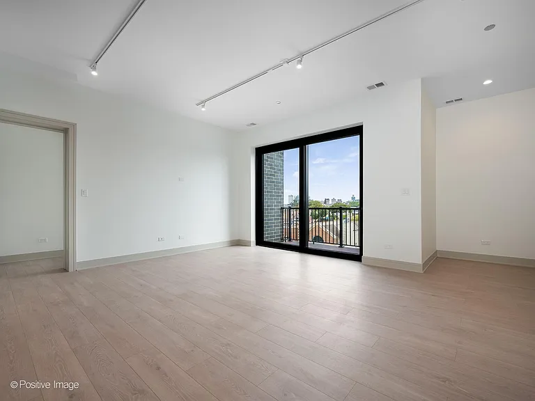 3202 N Racine Ave #205 — Photo 5