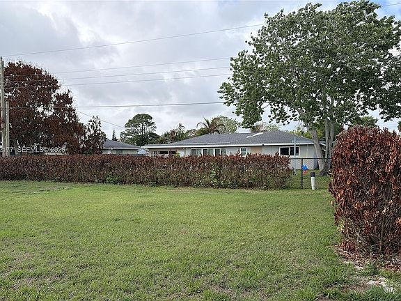 4th image of 440 SE Skipper Ln