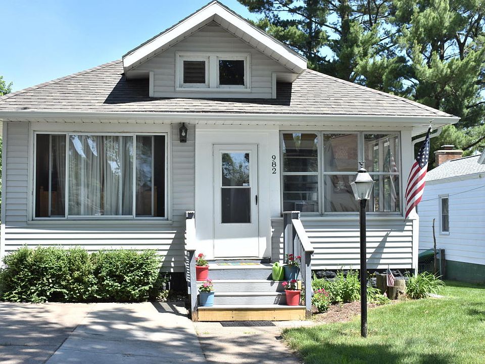 1st image of 982 W Forest Ave