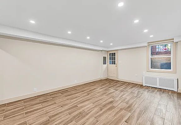 4th image of 5-25 49th Ave #1