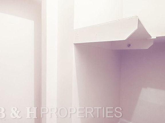 5th image of 86 Ryerson St APT 1