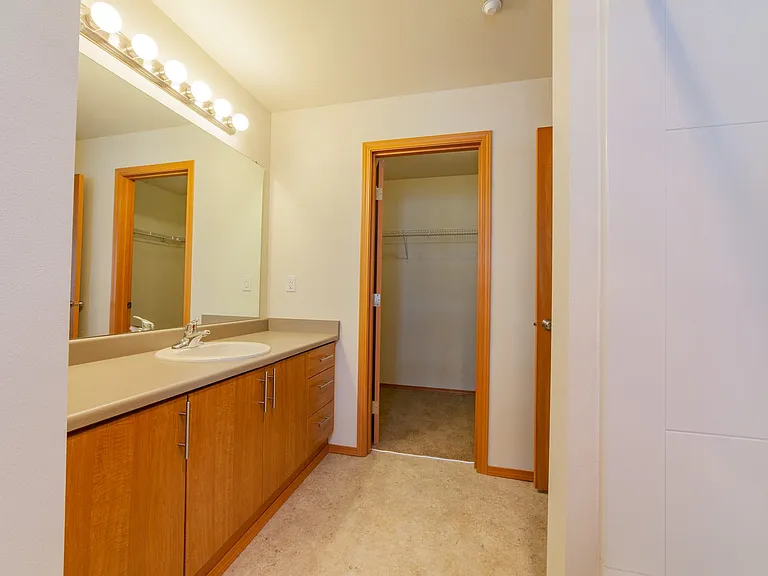 Renwood Apartment Homes — Photo 31