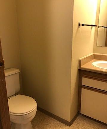 3rd image of 825 Dorset Ct