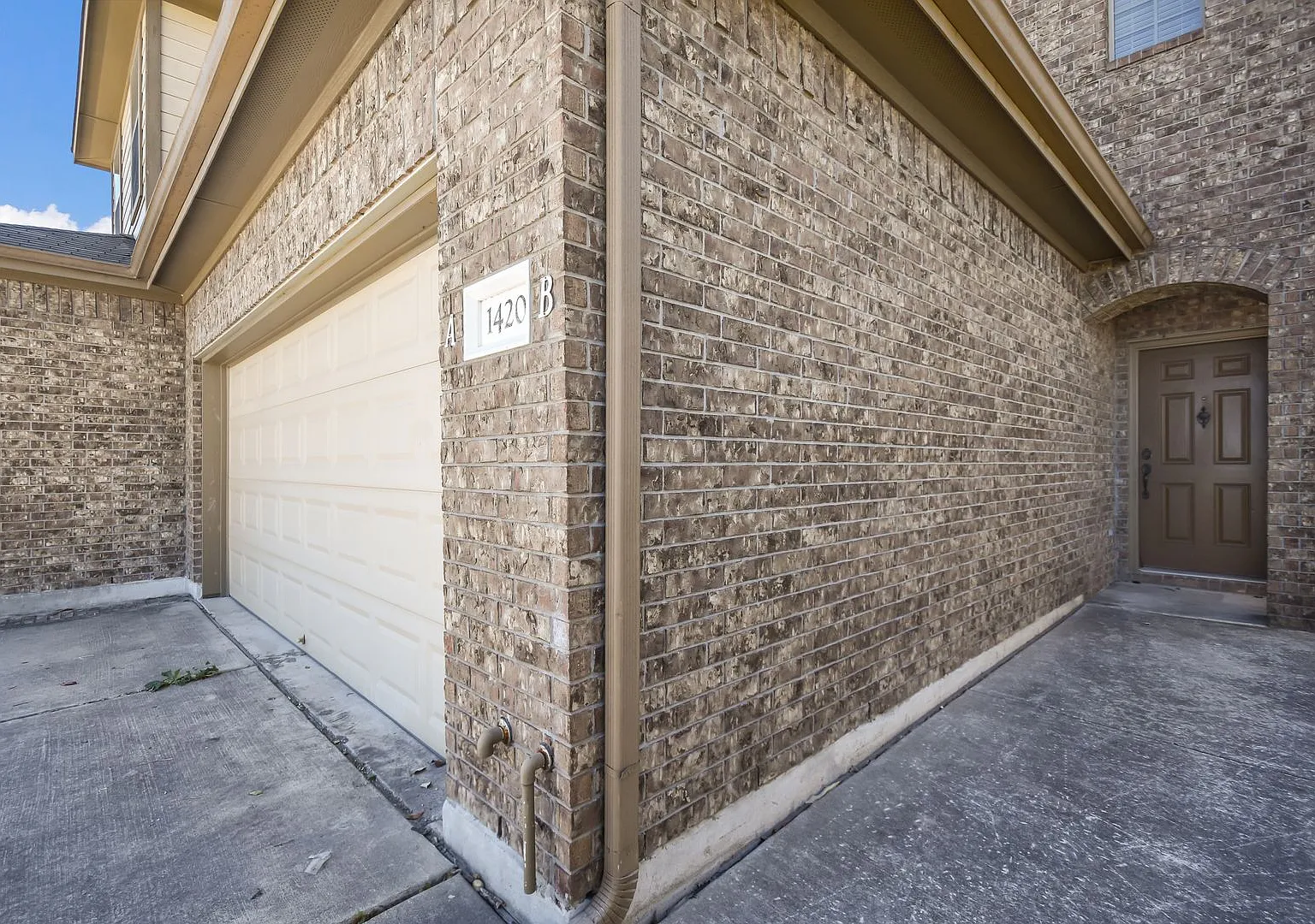 3 Bedroom Duplex Located In Hutto, Texas! — Photo 3