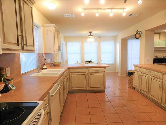 5th image of 9813 Maryville Ln
