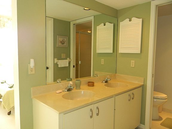 4th image of 901 Collier Ct APT 701