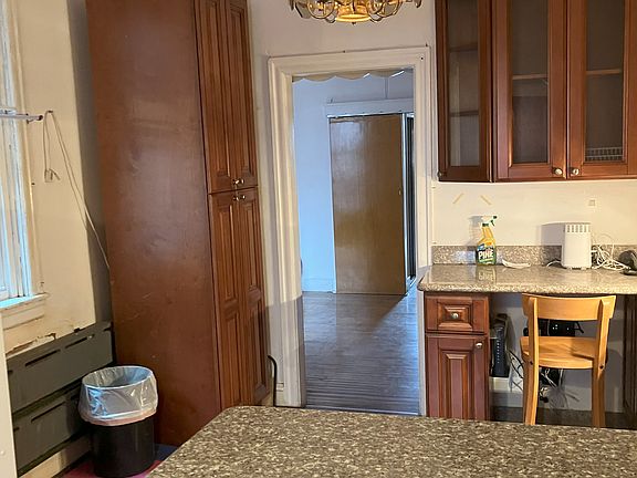 5th image of 544 S Melville St Floor 1