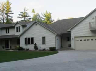 N2780 Wilderness Trl, Marinette, WI 54143