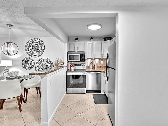 4th image of 1421 S Ocean Boulevard #115