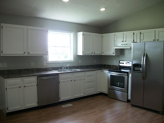 4th image of 211 Bristol Ln