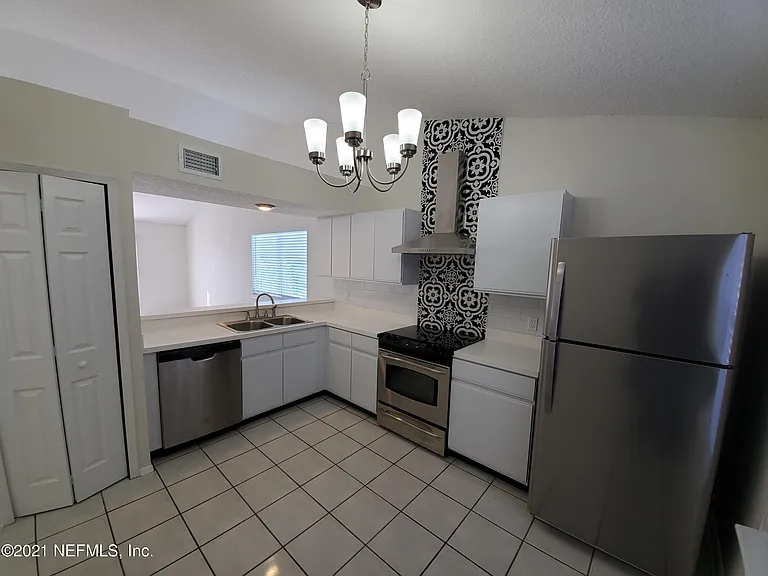 1024 Snug Harbour Ct — Photo 9