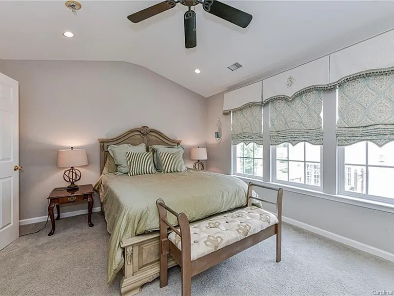 2907 Castleberry Ct — Photo 9
