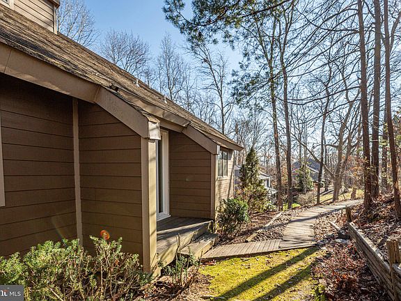 5th image of 511 Winterberry Dr