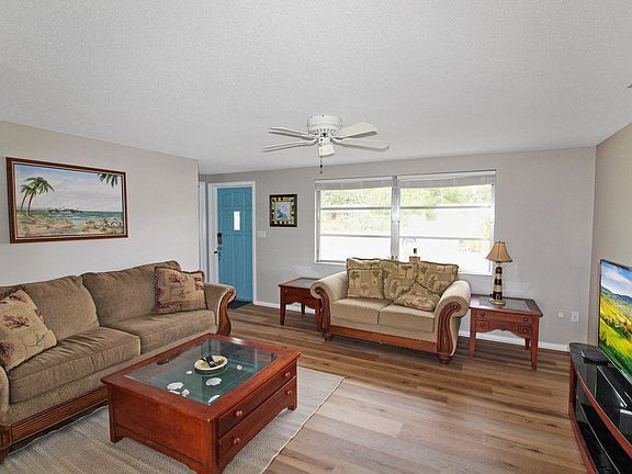 2nd image of 133 Golf Club Ln